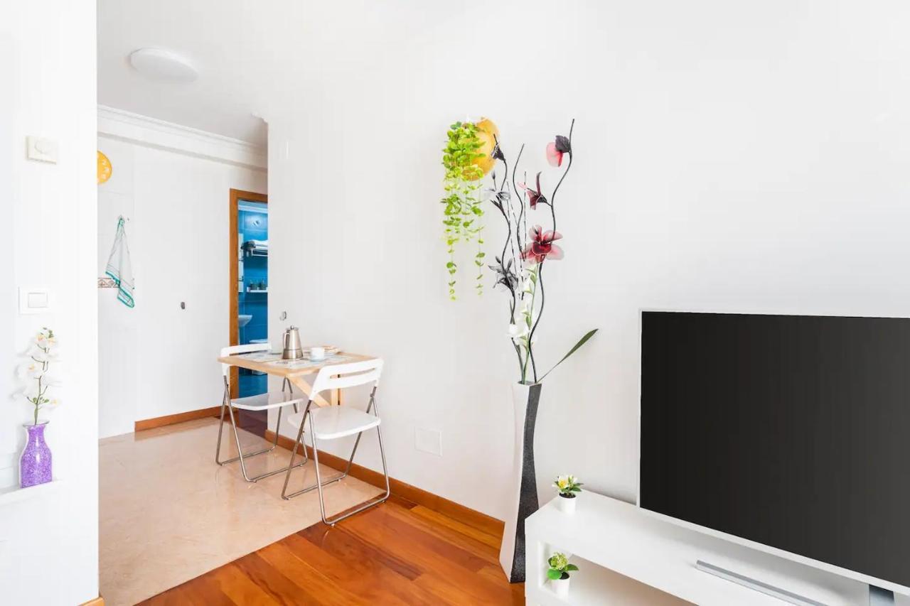 Apartment Soleado Y Silencioso - Garaje- A 17 Min Andando Del Centro De *